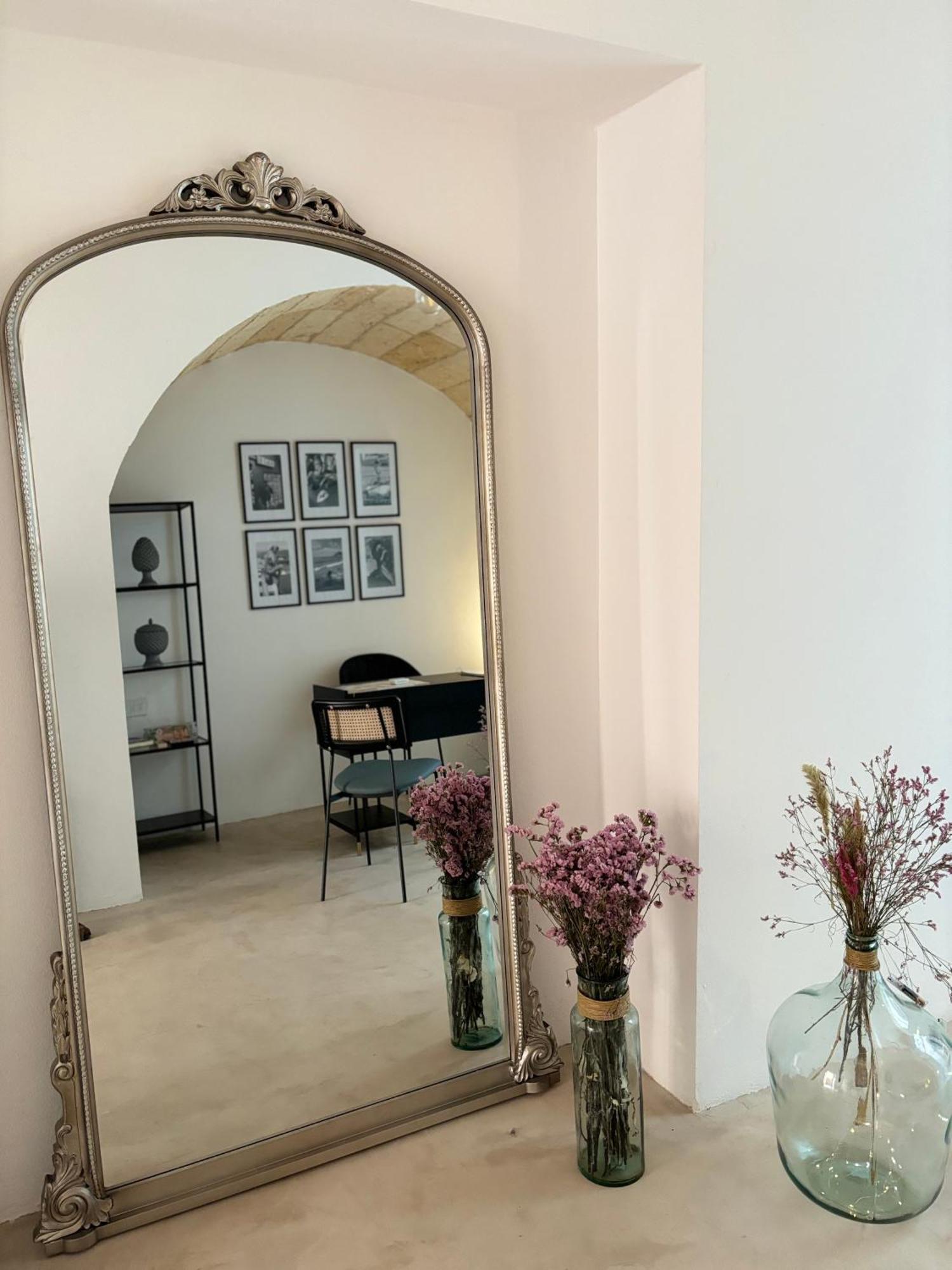 Alora Boutique Suites เลชเช ภายนอก รูปภาพ