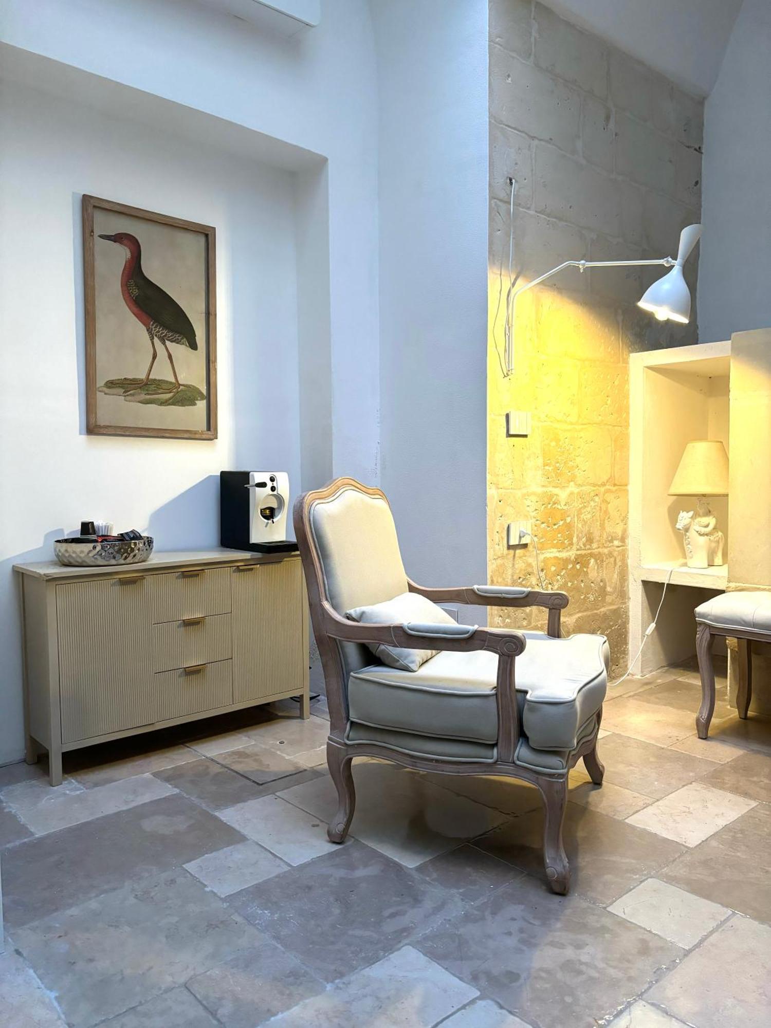 Alora Boutique Suites เลชเช ภายนอก รูปภาพ