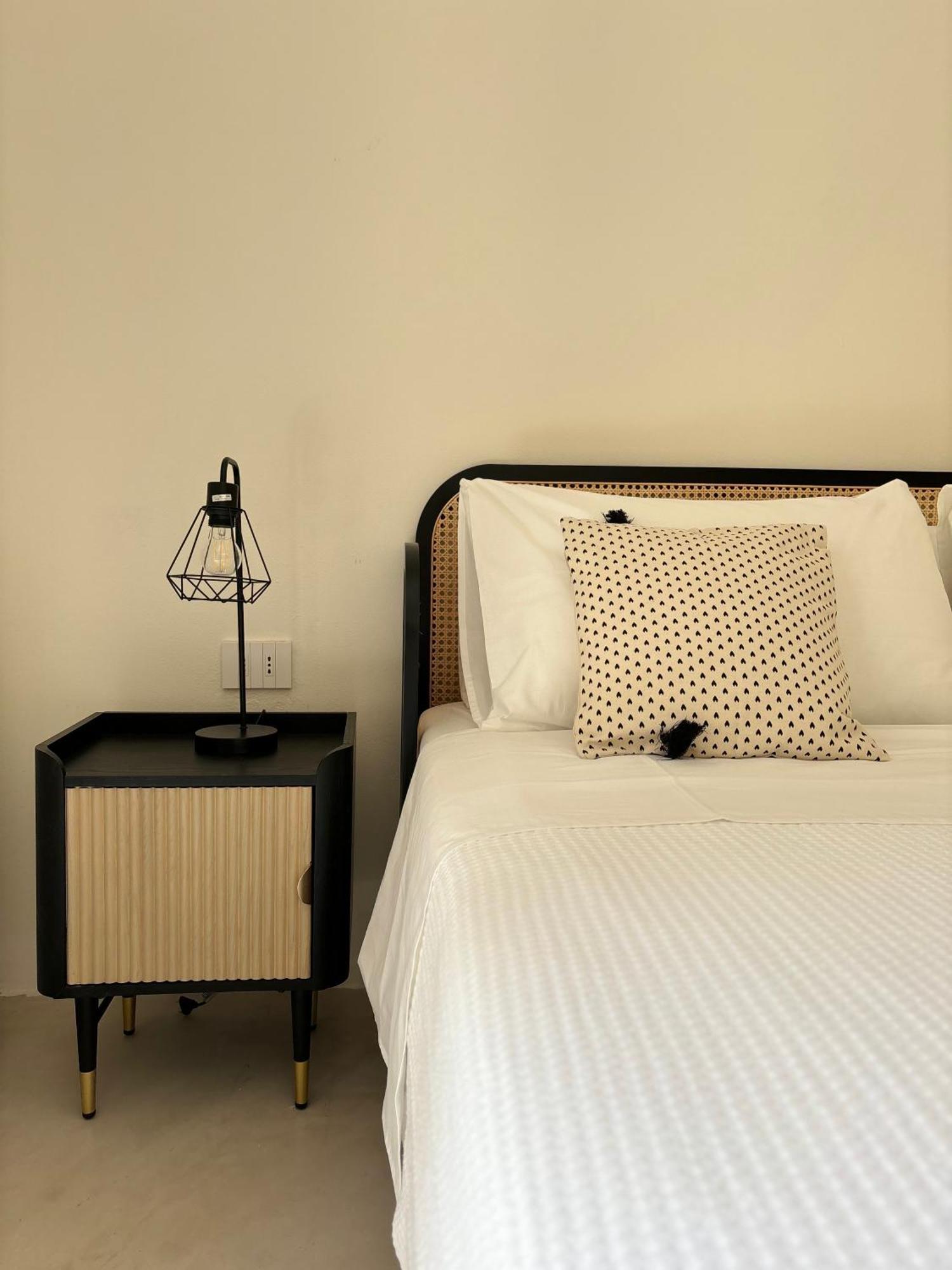 Alora Boutique Suites เลชเช ภายนอก รูปภาพ