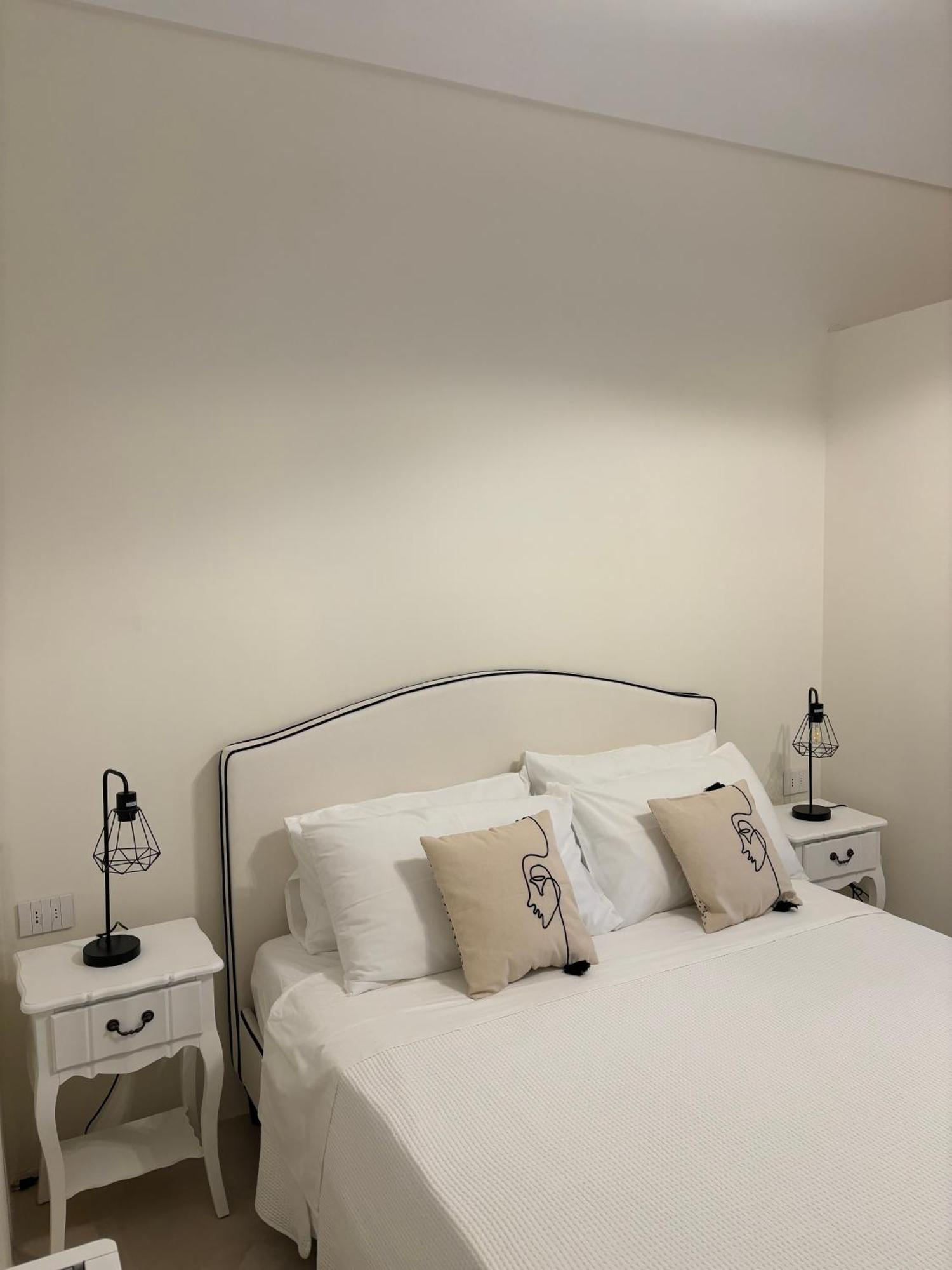 Alora Boutique Suites เลชเช ภายนอก รูปภาพ