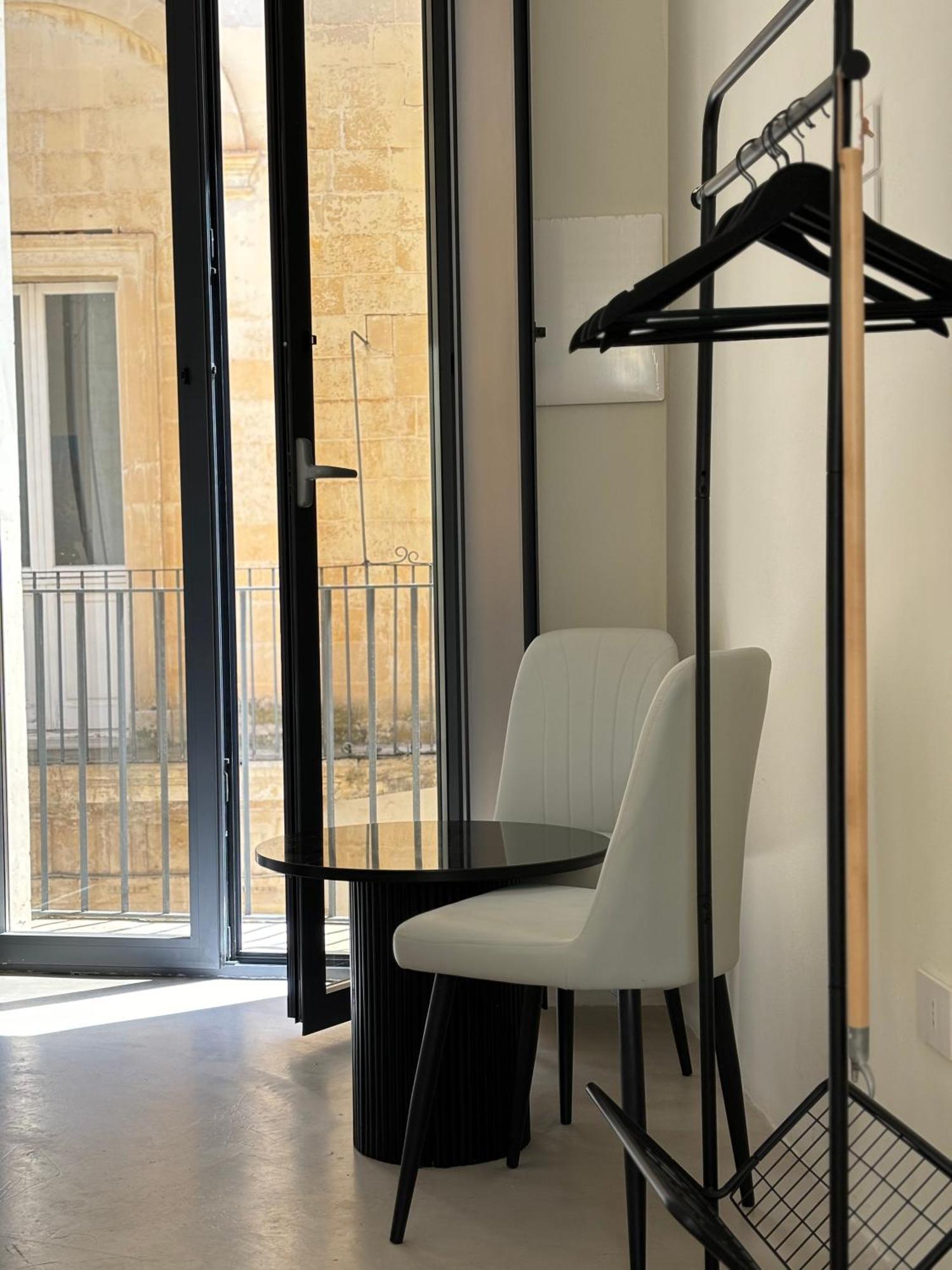 Alora Boutique Suites เลชเช ภายนอก รูปภาพ